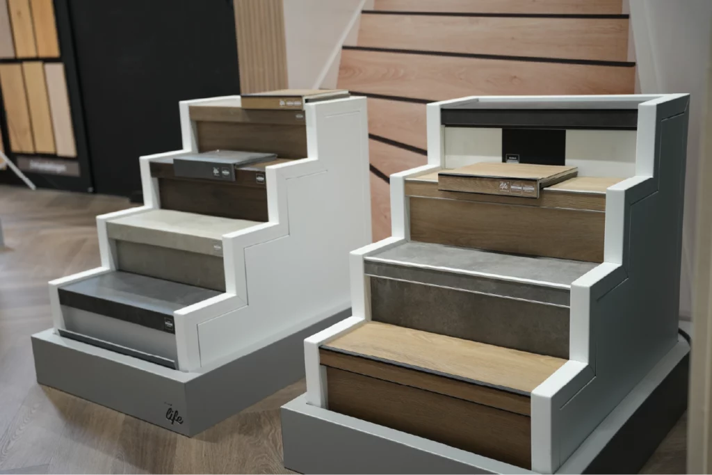 Showroom display met PVC traptreden voor traprenovatie in diverse looks